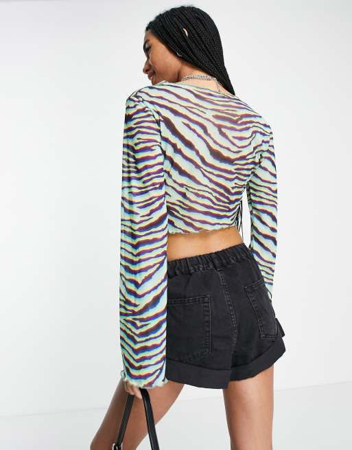 Bershka Blusa anni 90 blu zebrata con laccetto sul davanti ASOS