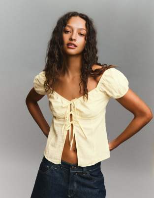 Bershka - Bluse in Gelb mit Bindebändern im Romantik-Style