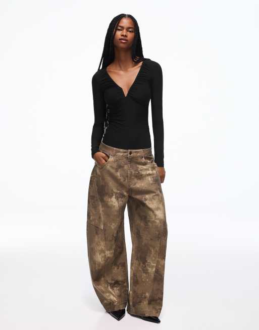 Bershka body met V-hals en lange mouwen in zwart, 4 van 5