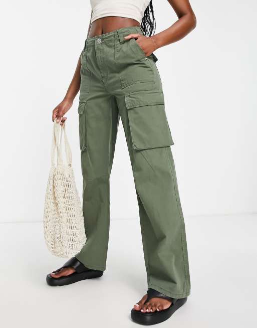 Bershka – Bojówki z prostymi nogawkami w ciemnym kolorze khaki