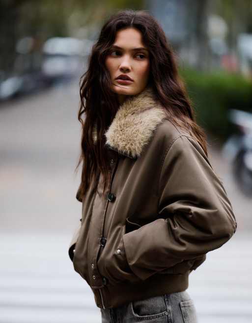 Bershka bomber imbottito con collo in pelo color khaki, 2 di 6