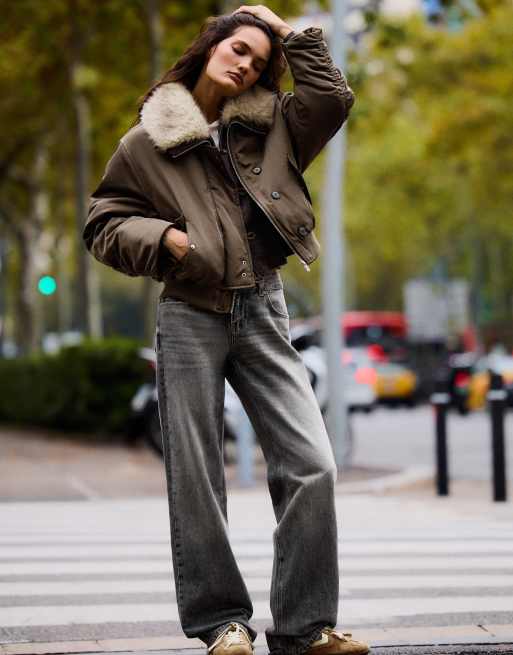 Bershka bomber matelassé avec col en faux-fur kaki, 4 de 6