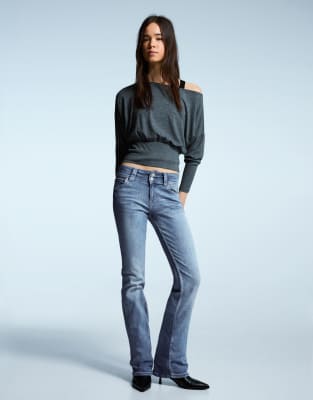 Bershka - Bootcut-Jeans in Hellblau