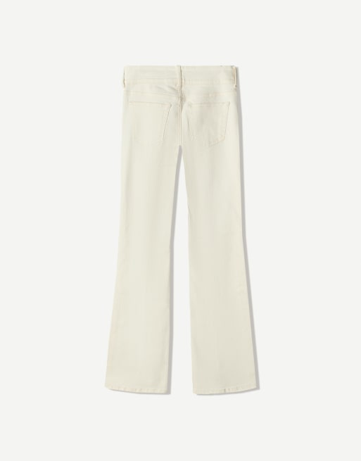 Bershka – Bootcut-Jeans in Weiß mit niedrigem Bund, 4 von 4