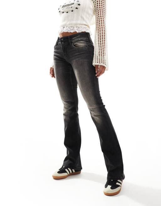 Bershka - Bootcut jeans met lage taille in verwassen zwart