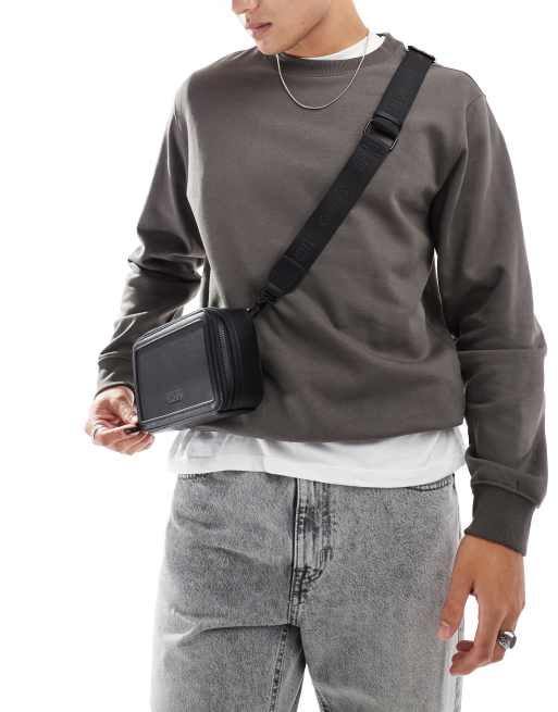 Bershka - Borsa a tracolla nera in pelle sintetica 