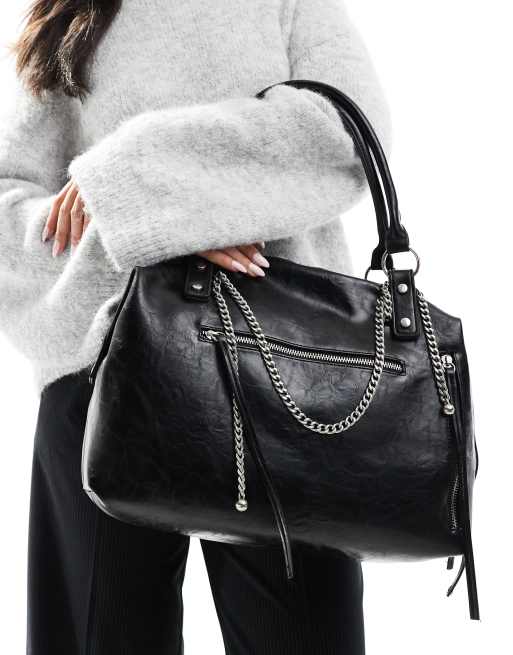 Bershka - Borsa da spalla nera verniciata con catena, 3 di 4