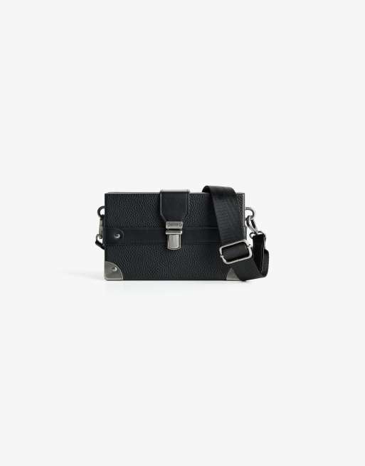 Bershka - Borsa rigida minaudière nera a tracolla