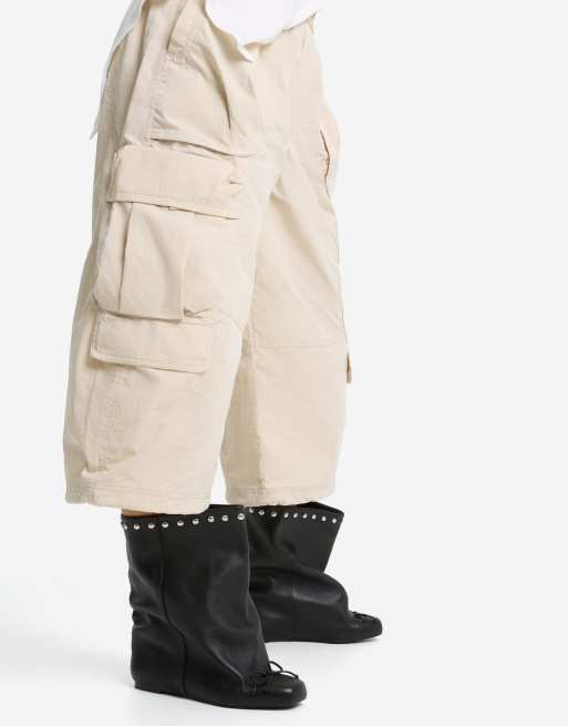 Bershka Bottines plates à tige large en cuir à clous noires, 3 de 6
