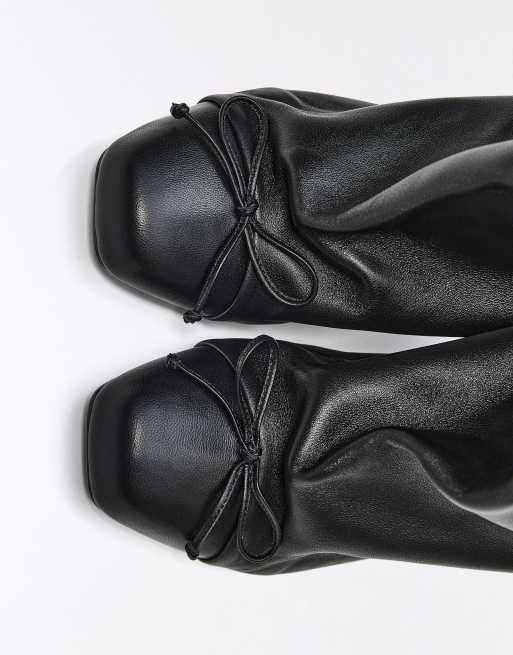 Bershka bottines plates en cuir à tige large ornées de clous noires, 4 de 6