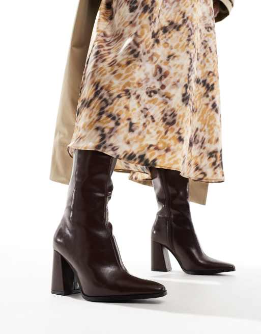 Bershka - Bottines pointues à talon hauteur mollet - Bordeaux