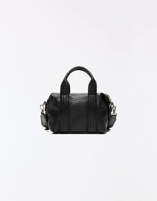 Bershka bowling crossbody-taske i læderlook i sort, 4 af 5