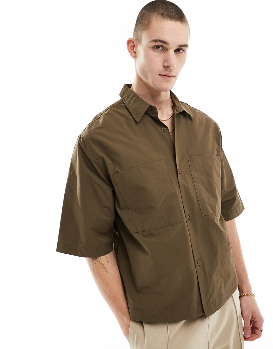 Bershka boxy fit shirt in brown-Green