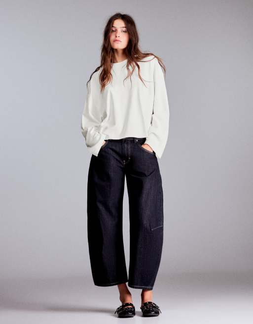 Bershka boxy long sleeve t-shirt in white, 2 of 6