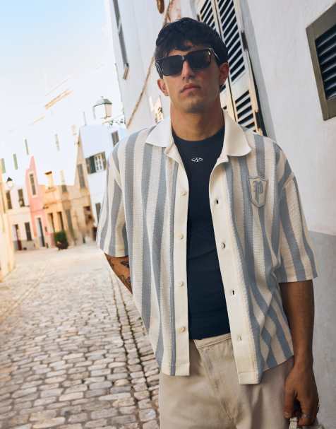 Bershka Boxy short sleeve shirt in light blue - view 1