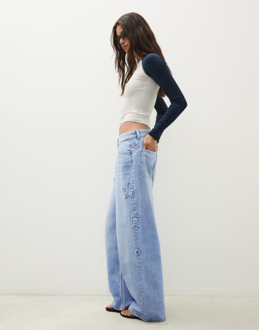 Bershka boyfriend-jeans med stjärntryck i ljusblått, 2 av 6