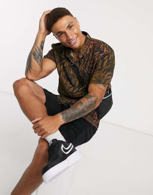 Bershka – Braunes Hemd mit Druckmuster