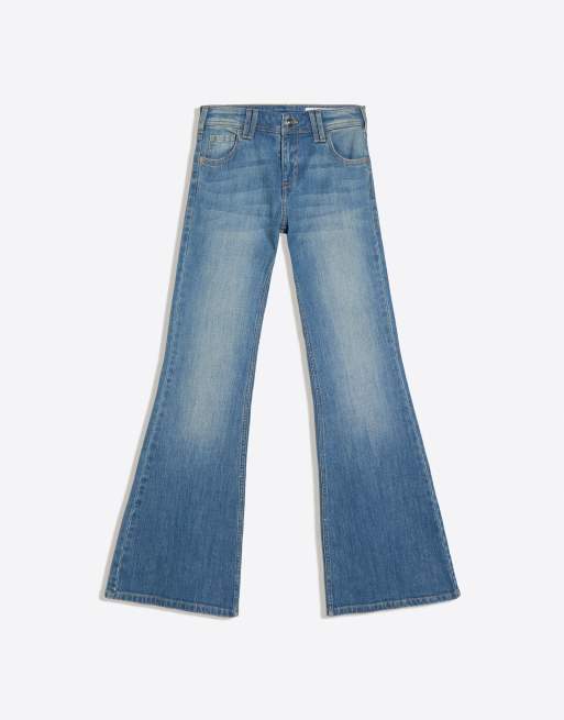 Bershka broderade lågmidjade utsvängda jeans i mellanblått, 5 av 5