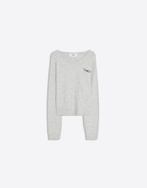 Bershka broderet kabelstrikket boxy-striktrøje med v-hals i grå, 5 af 5