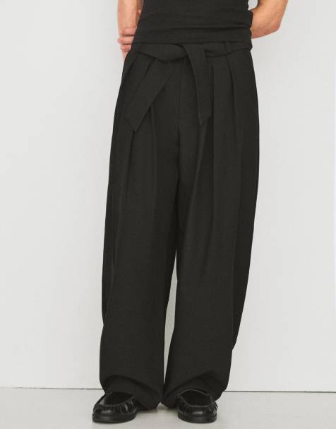 Bershka - Broek met ballonpijpen, figuurnaden en riem in zwart - view 1