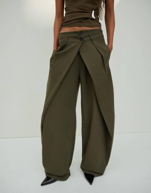 Bershka - Broek met barrelpijpen en plooien in kaki, 2 van 6