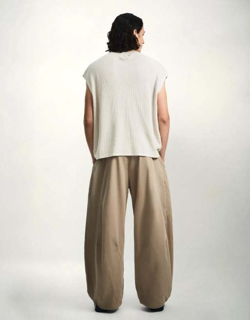 Bershka broek met coupenaden en barrel leg in taupe, 4 van 5