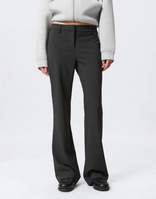 Bershka - Broek met lichte flare pijpen in donkergrijs, 2 van 3