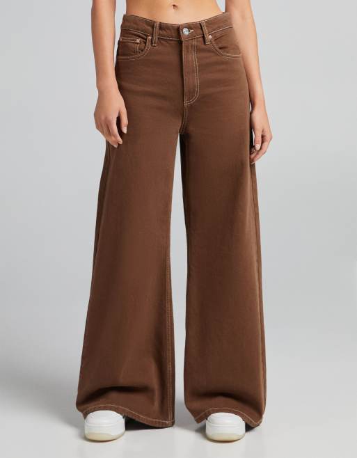 Bershka - Broek met wijde pijpen en contrastnaden in chocoladekleur