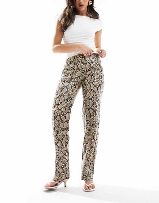 Bershka - Broek van imitatieleer met rechte pijpen en slangenprint