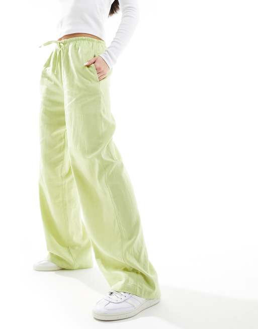 Bershka - Broek van linnen met gestrikte taille en wijde pijpen in pistache groen 