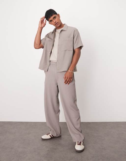 Bershka - Broek van plissé met wijde pijpen in lichtbruin, deel van co-ord set