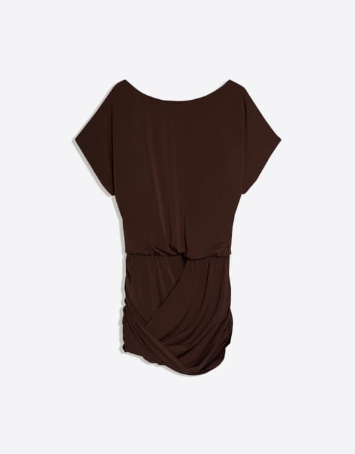 Bershka – Brun klänning med öppen rygg och draperad kjol, 4 av 4