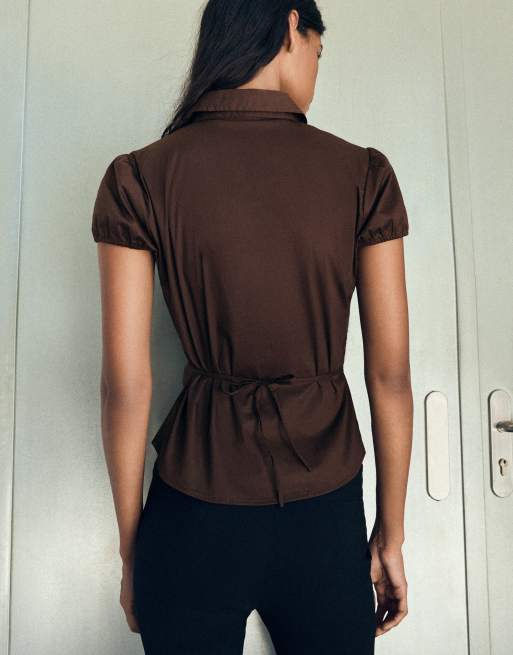 Bershka - Brun kortærmet skjorte i poplin med sløjfedetalje, 3 af 5