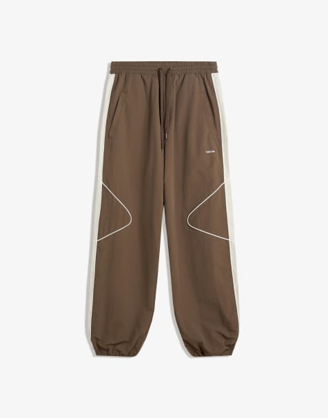 Bershka – Bruna, extra baggy byxor i techstil - view 1