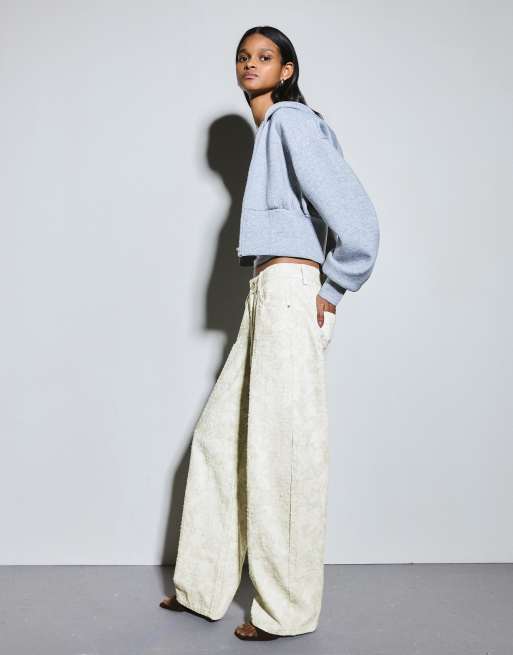 Bershka - Brune lavtaljede baggy jeans med tekstureret print, 2 af 4
