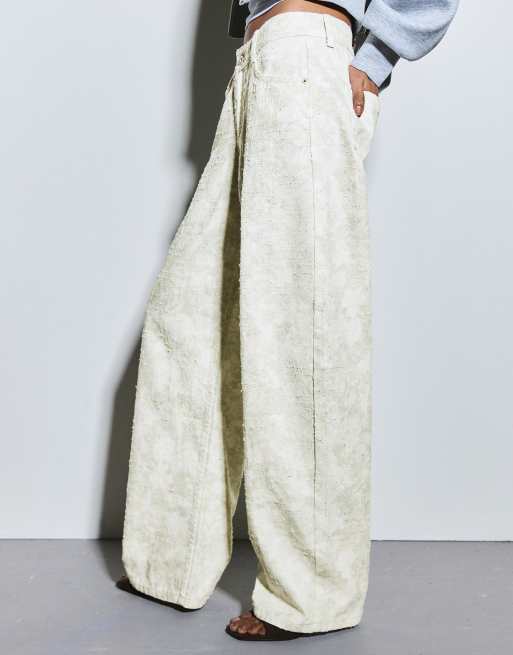 Bershka - Brune lavtaljede baggy jeans med tekstureret print, 4 af 4