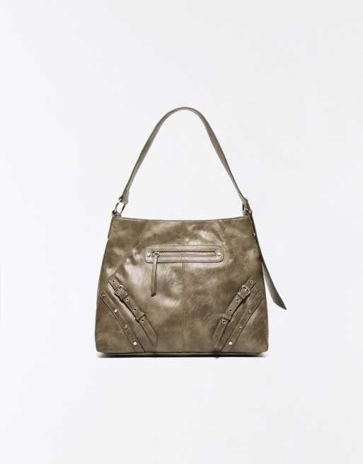 Bershka Bucket Bag in Lederoptik mit Schnallen in Beige, 4 von 5