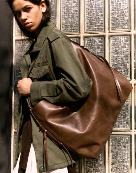 Bershka Bucket bag with details in brown - view 1