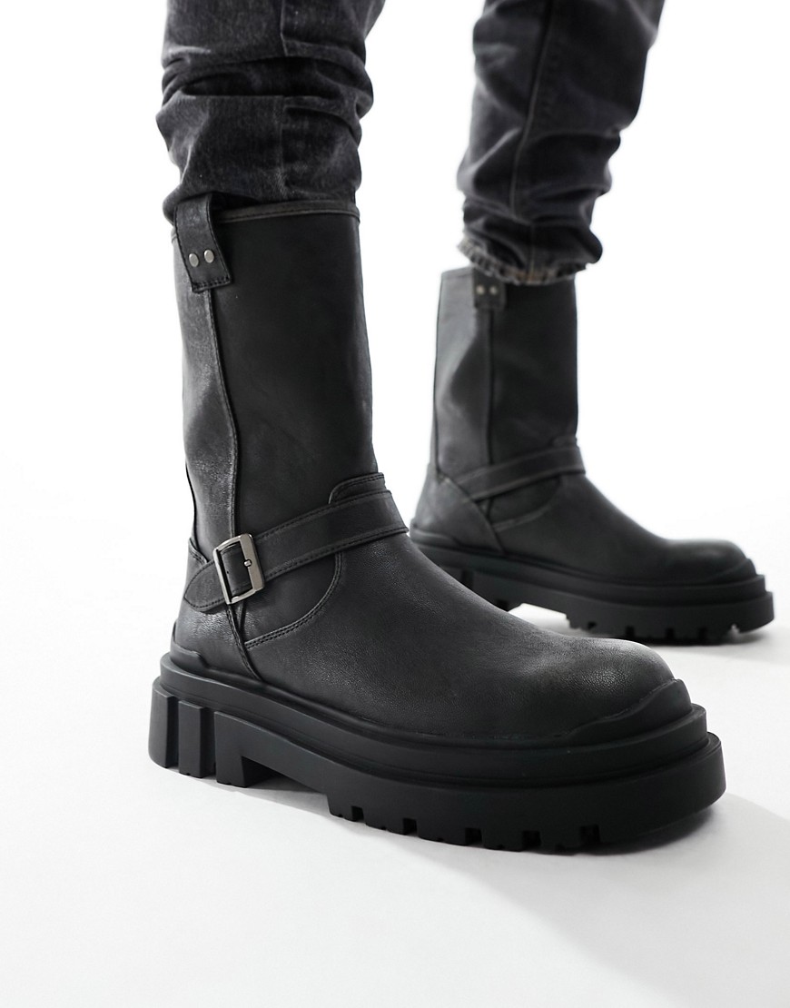 Bershka buckle boot in black-White