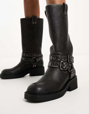 BERSHKA BUCKLE DETAIL CALF LENGTH BOOTS IN BLACK