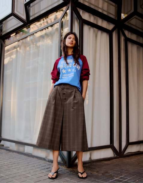 Bershka Buttoned-crossover bermuda shorts in brown - view 1