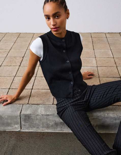 Bershka Buttoned knit vest in black - view 1