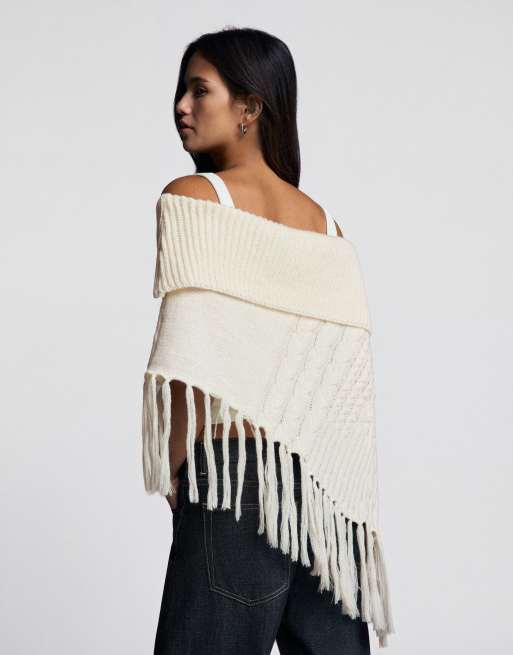 Bershka Cable-knit poncho with fringing in ecru, 4 of 5