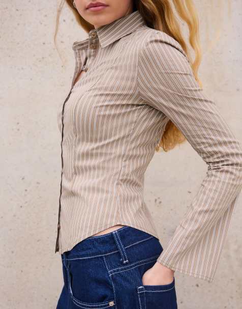 Bershka - Camicia aderente color cammello con maniche svasate - view 1