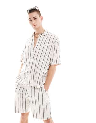 Bershka - Camicia bianca a righe testurizzata in coordinato