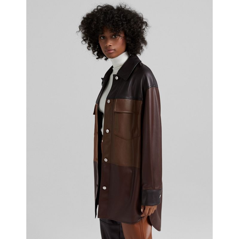 Cappotti e Giacche Donna Bershka - Camicia giacca in pelle sintetica multicolore effetto patchwork