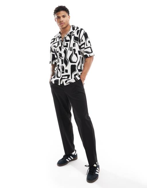 Bershka - Camicia nera e bianca con stampa astratta