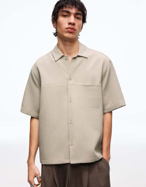Bershka - Camicia sartoriale squadrata a maniche corte color sabbia