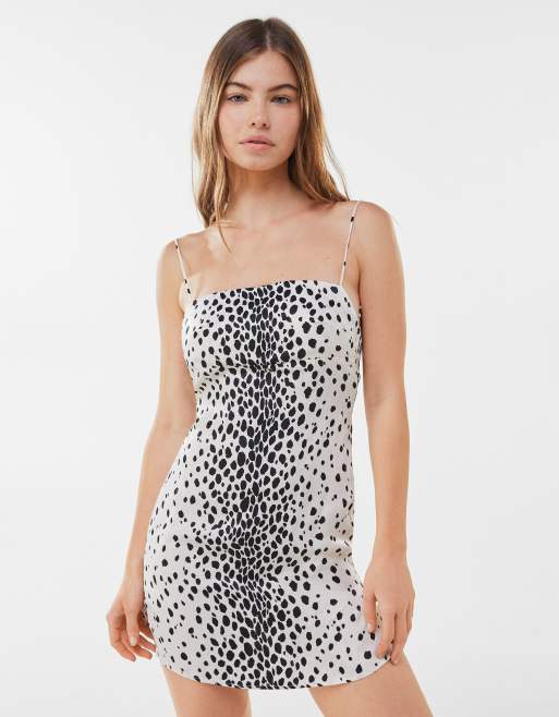 Bershka – Camisole-Kleid mit Tiermuster in Schwarz-Weiß
