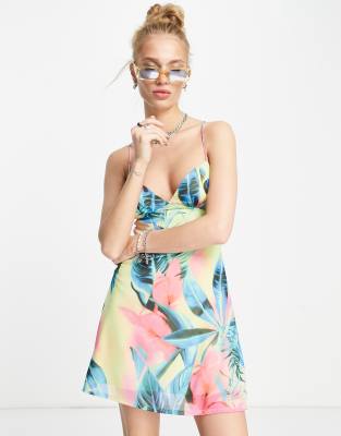 Bershka - Camisole-Minikleid mit markantem Blumenprint mit tropischen Flair-Bunt